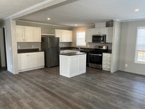 Building Photo - 41 Beejay Dr