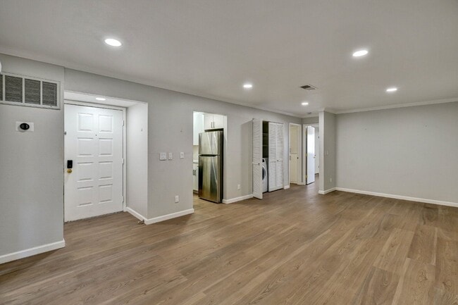 Building Photo - 614 San Conrado Terrace