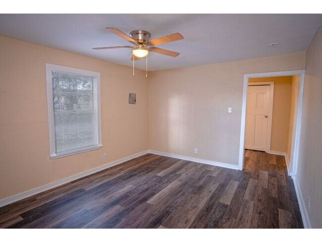 Building Photo - 4109 S Presa St