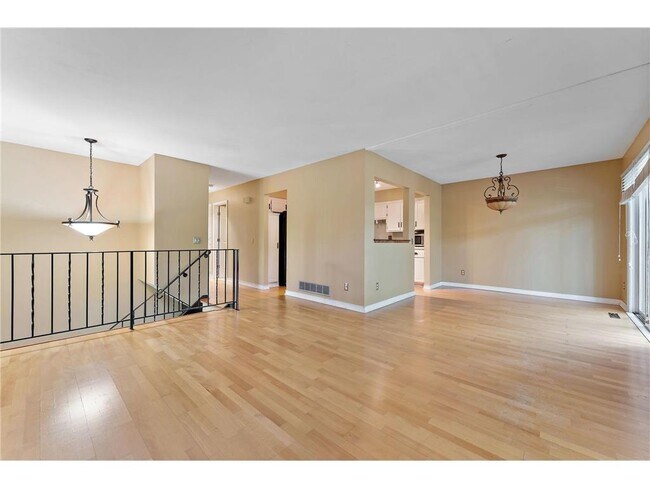 Foto del edificio - 7390 Stewart Dr