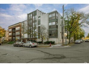 Building Photo - 821 Douglas Ave