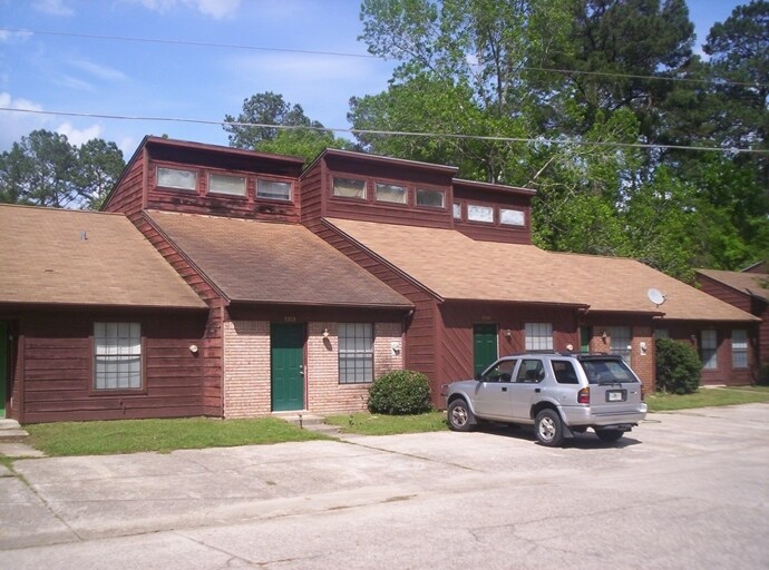 Primary Photo - 2325 Hartsfield Way