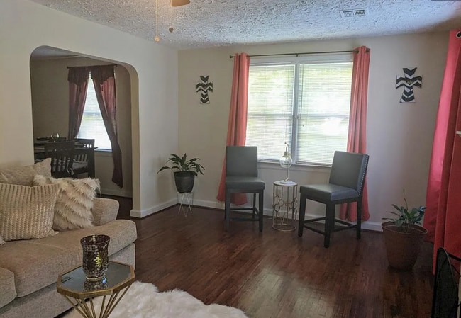 Building Photo - 22 W Cromwell St