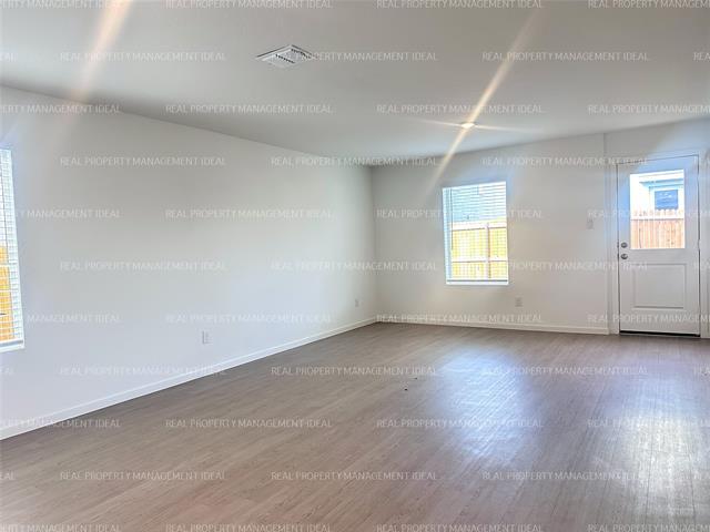 Foto del edificio - 718 Sandhill Crane Ln