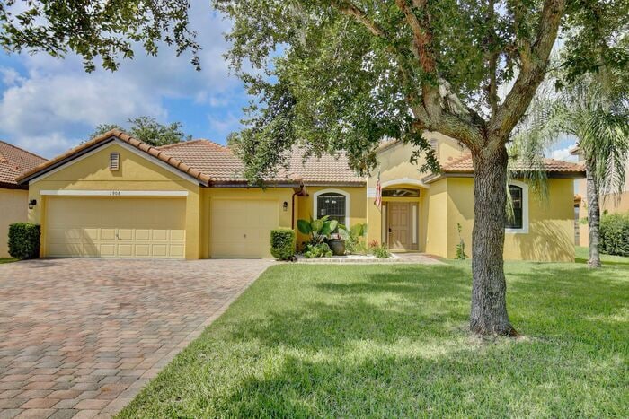 Water-View 4BR/3BA with 3-Car Garage in Gated North Shore - Near Lake Nona & Medical City - Water-View 4BR/3BA with 3-Car Garage in Gated North Shore - Near Lake Nona & Medical City