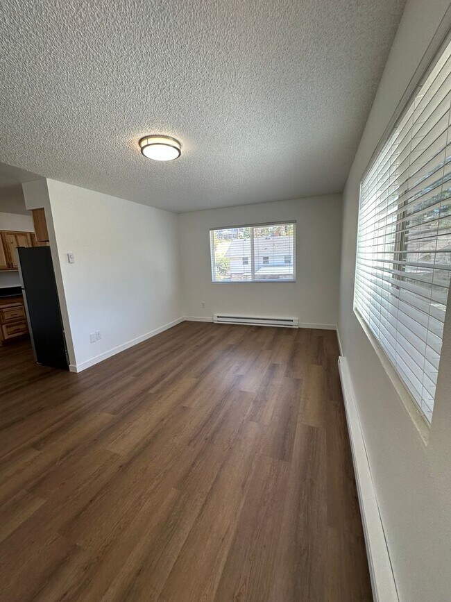 Foto del edificio - SPACIOUS 3-BEDROOM HOME NEAR OREGON TECH AND SKY LAKES  Located just 1.5 miles from Oregon Tech a...