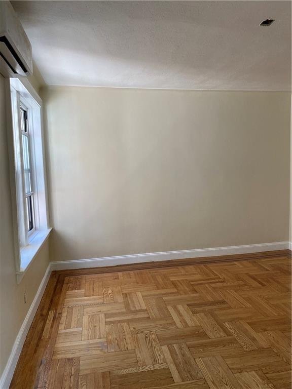 Foto del edificio - 1483 E 34th St