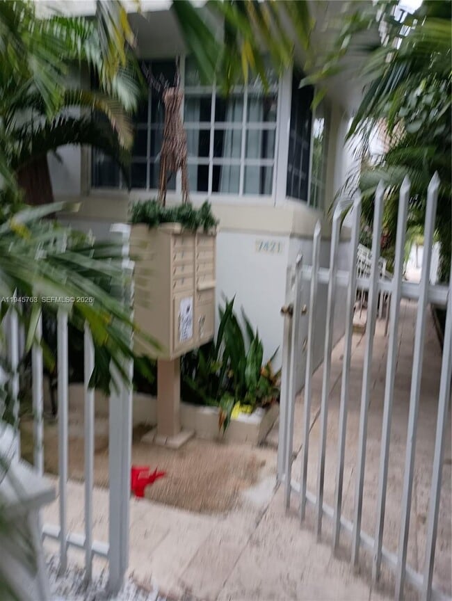 Building Photo - 7421 Carlyle Ave