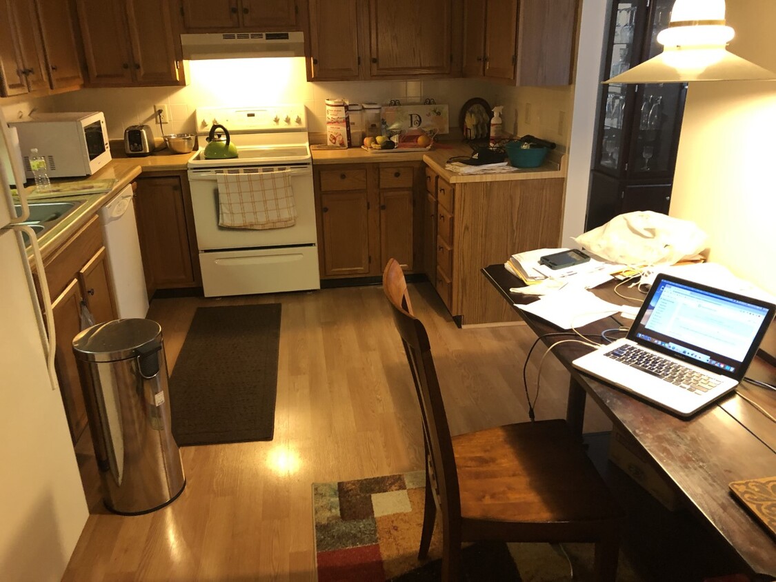 Kitchen / Breakfast Nook - 5885 Beechcroft Rd