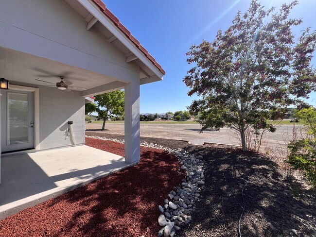 Building Photo - FANTASTIC 2 STORY HOME, 3 bedroom, 2.5 bat...