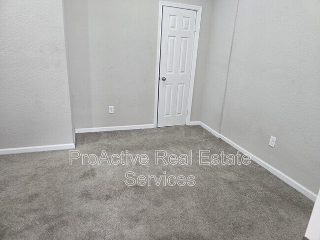 Building Photo - 126 Linden Ave