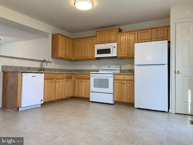 Foto del edificio - 105 Merrill Ct