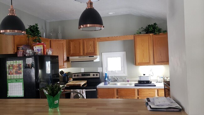 Kitchen - 615 Vine St