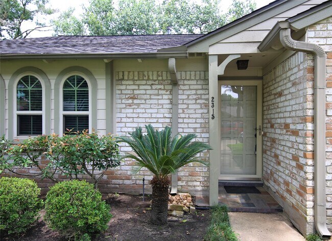 Foto del edificio - 2315 Eaglerock Dr