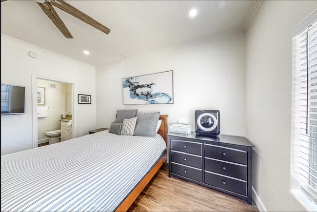Building Photo - 4465 E Paradise Village Pky S