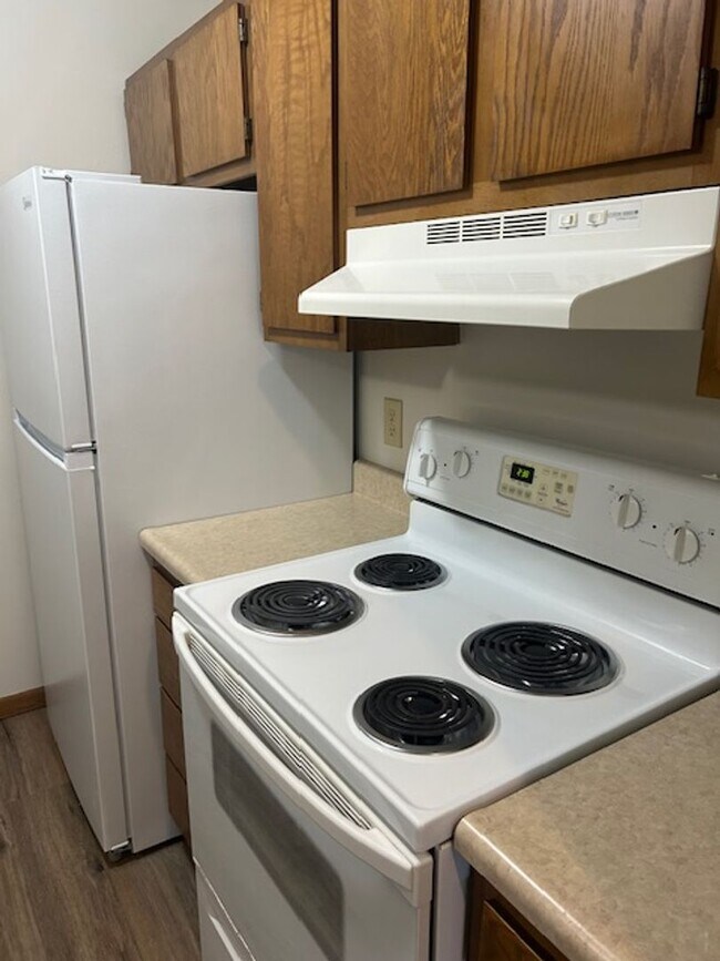 Foto del edificio - 2 bedroom 1 bath, middle floor apartment w...