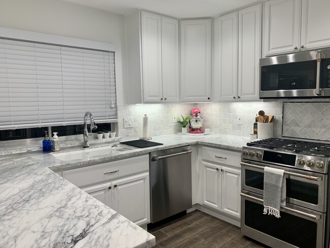 Kitchen Sink Area with Under Cabinet Lights - 9115 Elk Bend Dr