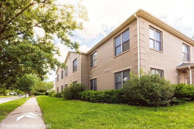 Building Photo - 901 Moro St