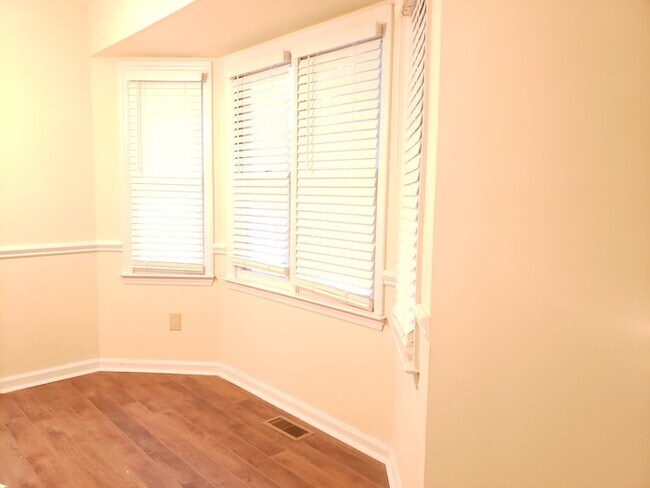 Foto del edificio - 3 bedroom duplex inside the Raleigh beltline