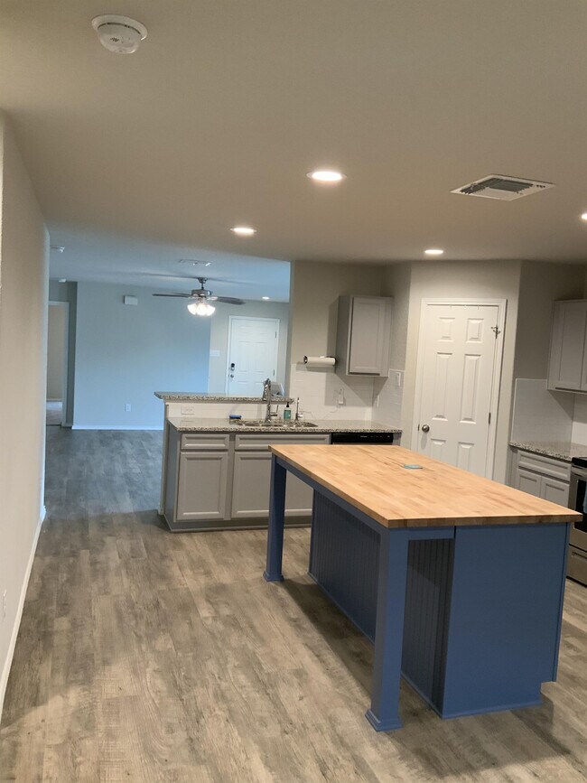 Building Photo - 5823 Machaela Trace