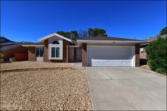 Building Photo - 609 Bristol Dr