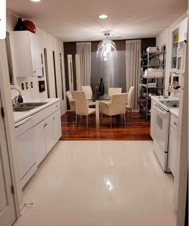 Foto del edificio - Room in House on Klondike River Rd