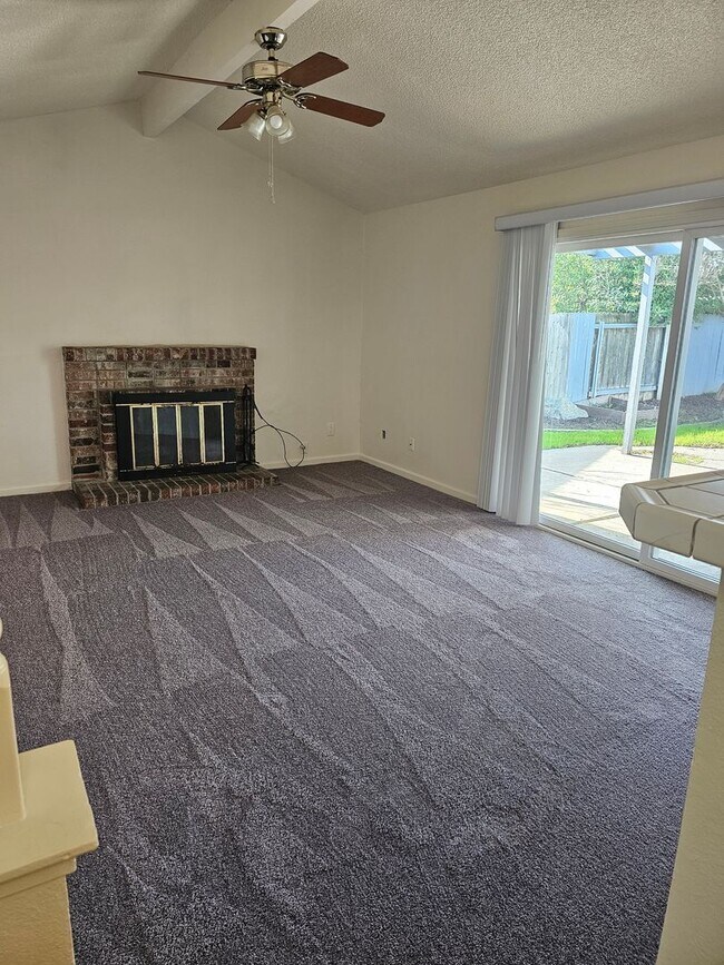 Foto del edificio - NICE UPDATED HOME IN SACRAMENTO!!