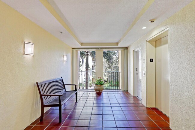Building Photo - 630 S Sapodilla Ave