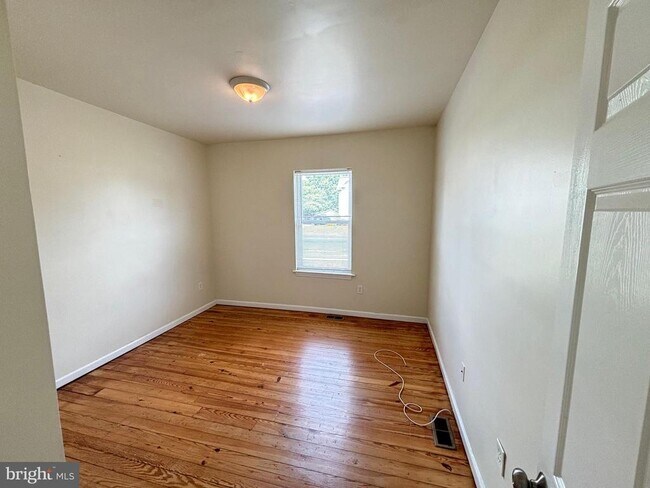 Building Photo - 35 S Delsea Dr
