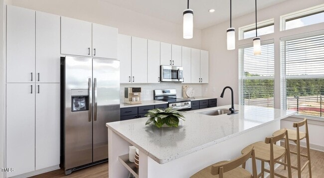 Building Photo - 1821 W Chatham St