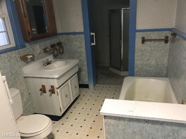 Building Photo - 3 br, 1 bath House - 638 7th St