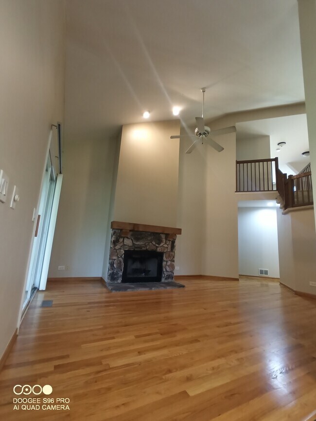 Building Photo - 2544 Live Oak Ln
