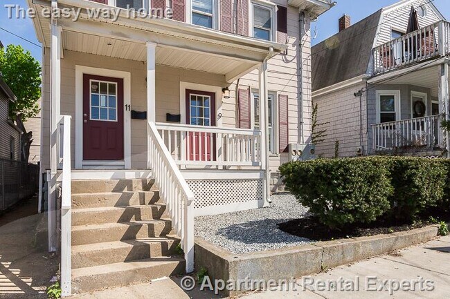 Foto del edificio - 9-11 Rock Valley Ave Unit #2