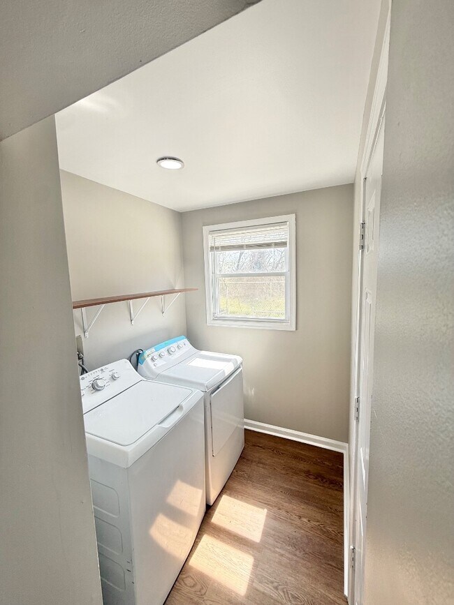 Foto del edificio - 3427 Ravenwood Ave