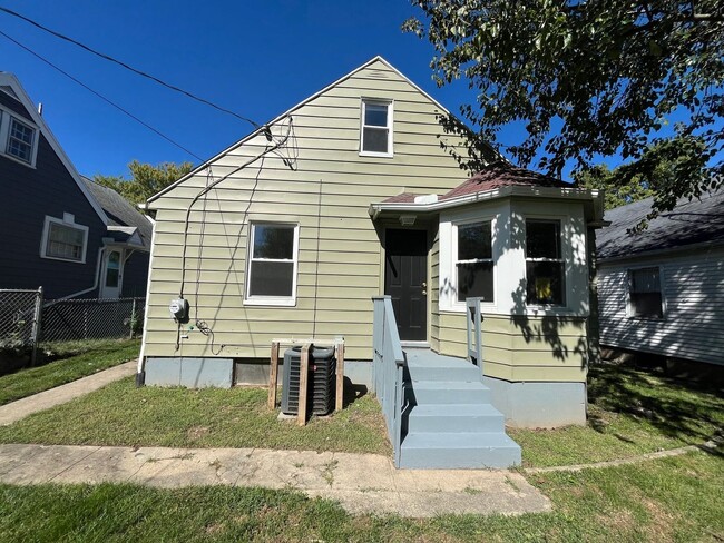 Building Photo - 144 Niagara Ave