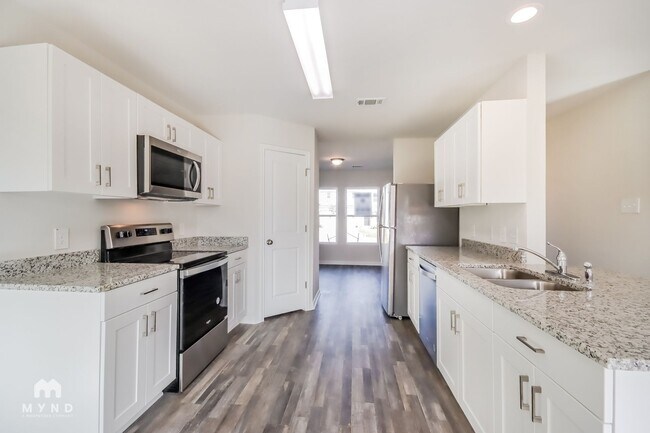 Building Photo - 15819 Del Norte Dr