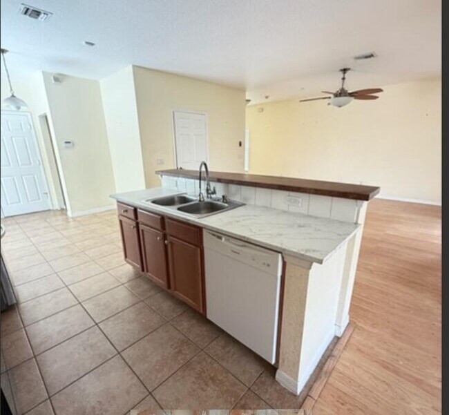 Foto del edificio - 9322 Treasure Coast St