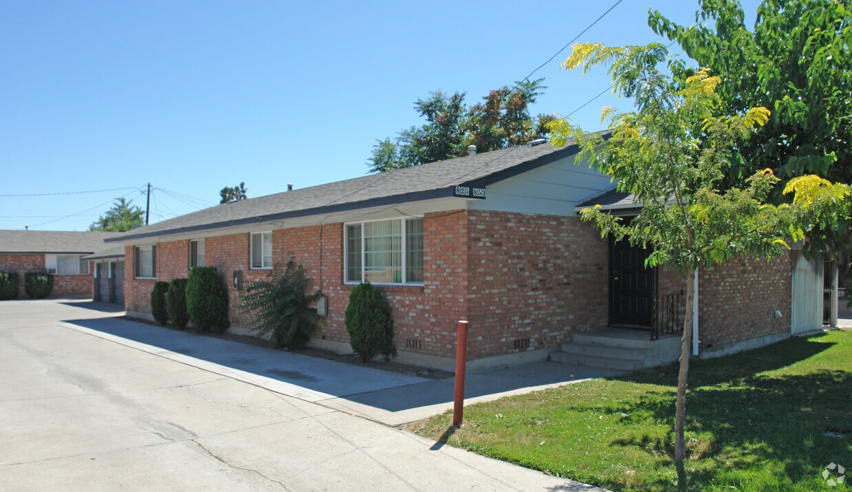 Primary Photo - 825-857 I St