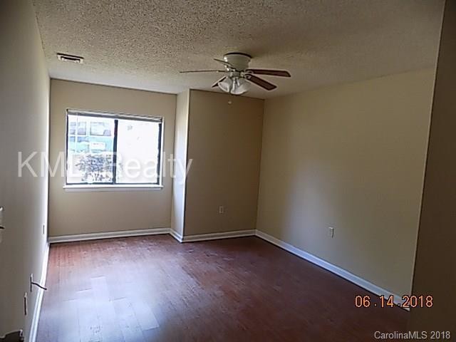 Foto del edificio - 4806 Spring Lake Dr