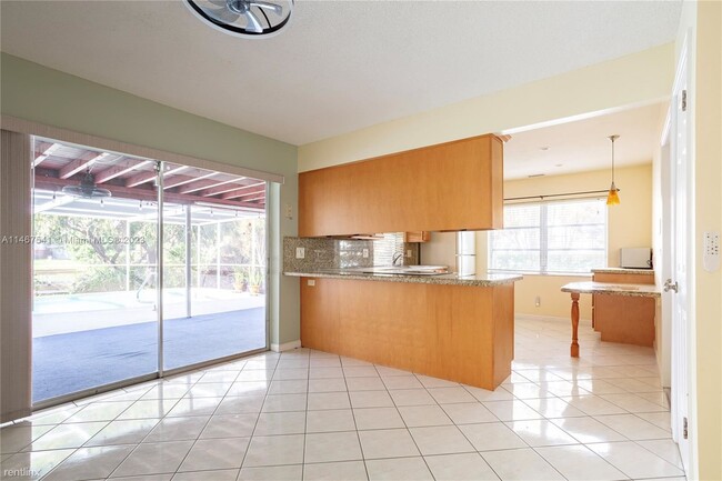 Building Photo - 3 br, 2 bath House - 6581 NW 33rd Way