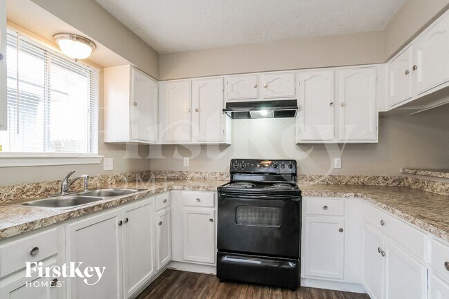 Foto del edificio - 12703 Enchanted Path Dr