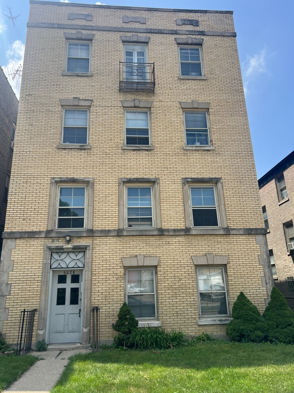 Building Photo - 6028 N Francisco Ave