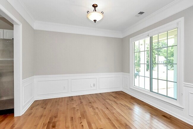 Foto del edificio - 5916 Downfield Wood Dr
