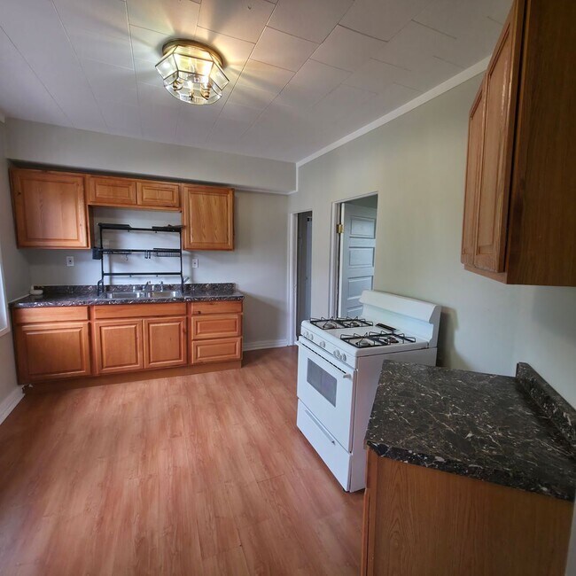 Foto del edificio - 2978-2978 W 32nd St