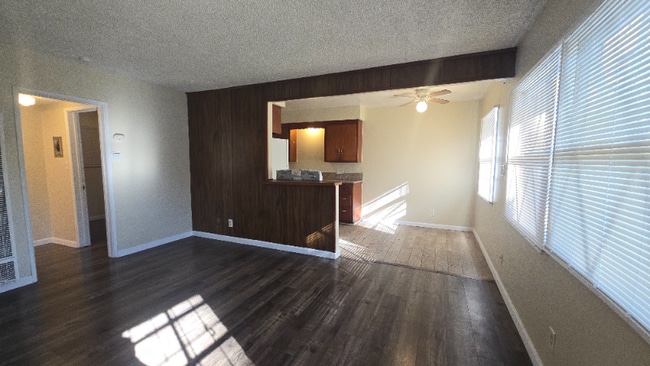 Building Photo - 720 N Marengo Ave