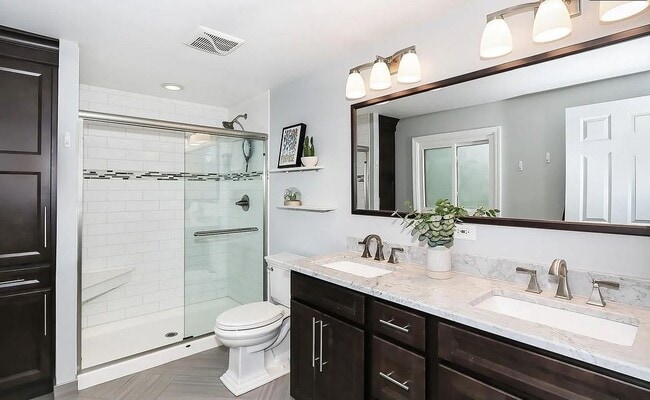 Building Photo - 826 S Salem Dr