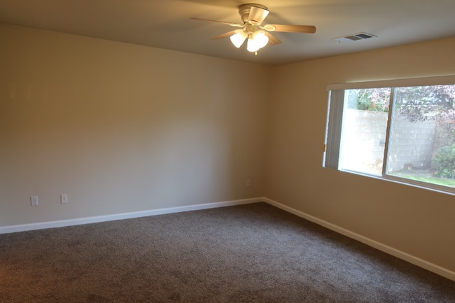 Building Photo - 10100 Grand View Summit Dr