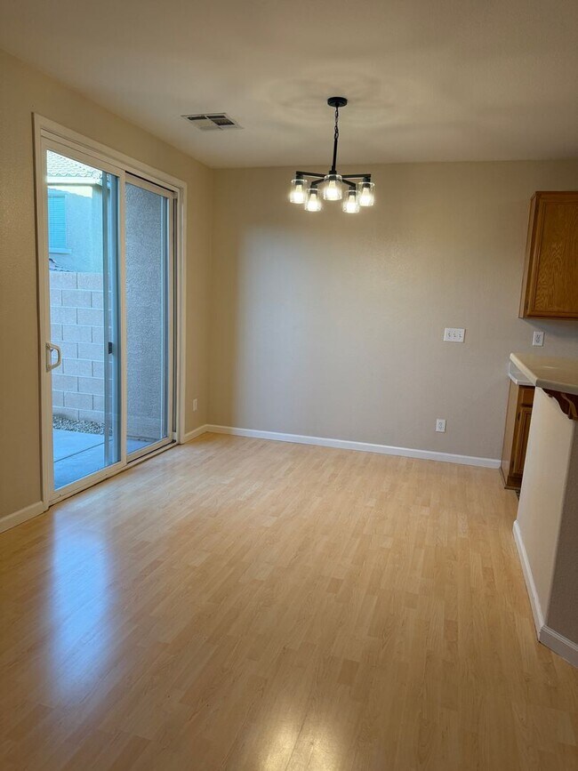 Foto del edificio - Cute Two Story Gated Townhome In Trilogy!