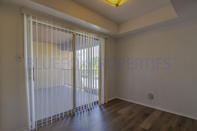 Foto del edificio - 2 Bed Upstairs East Side Apartment