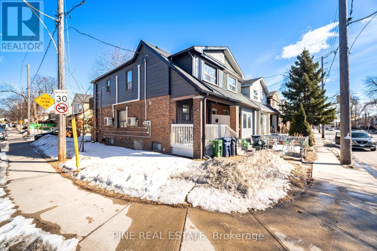 Photo principale - 655 Coxwell Ave